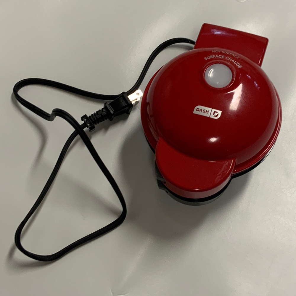 Mini waffle maker